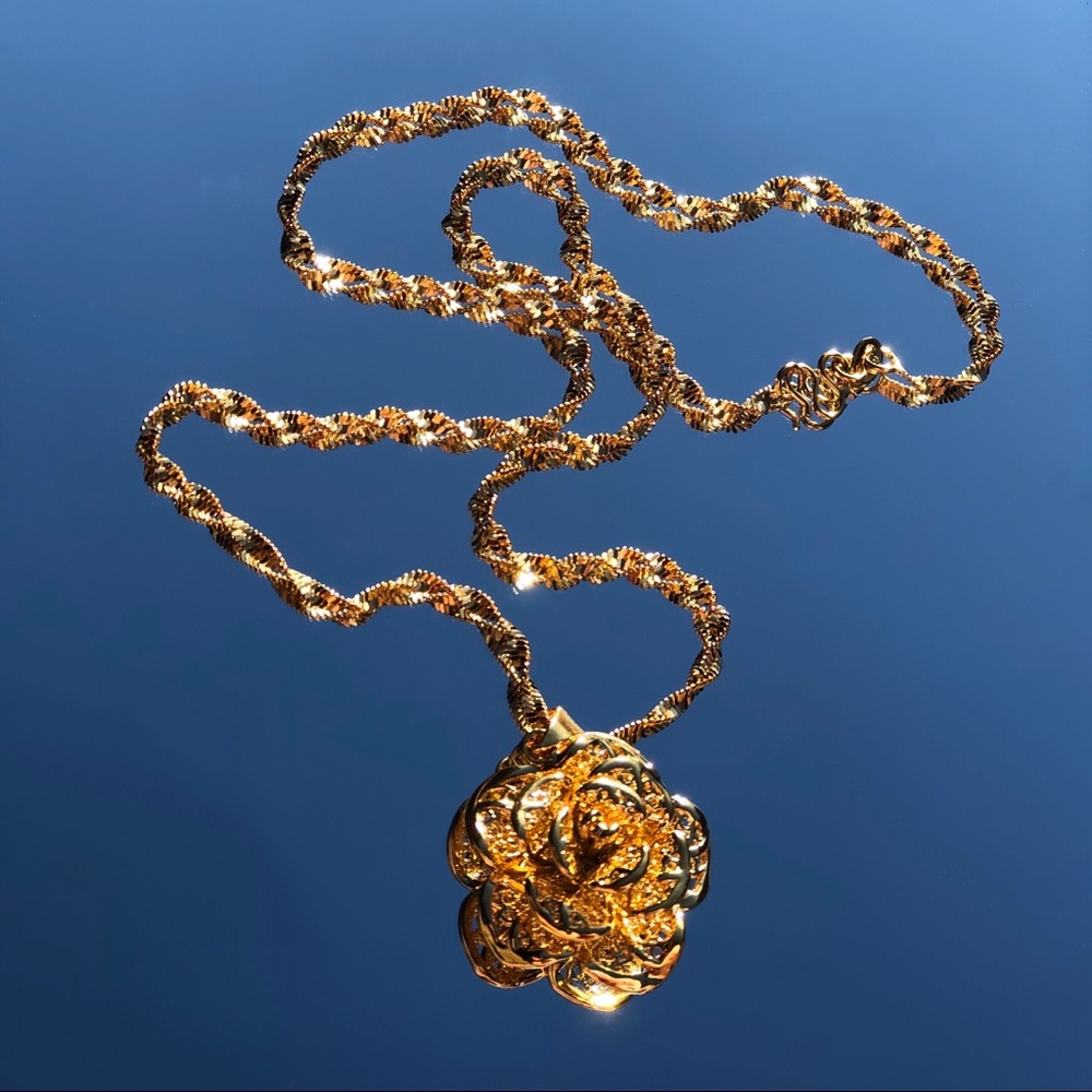 Rose Necklace in Gold
